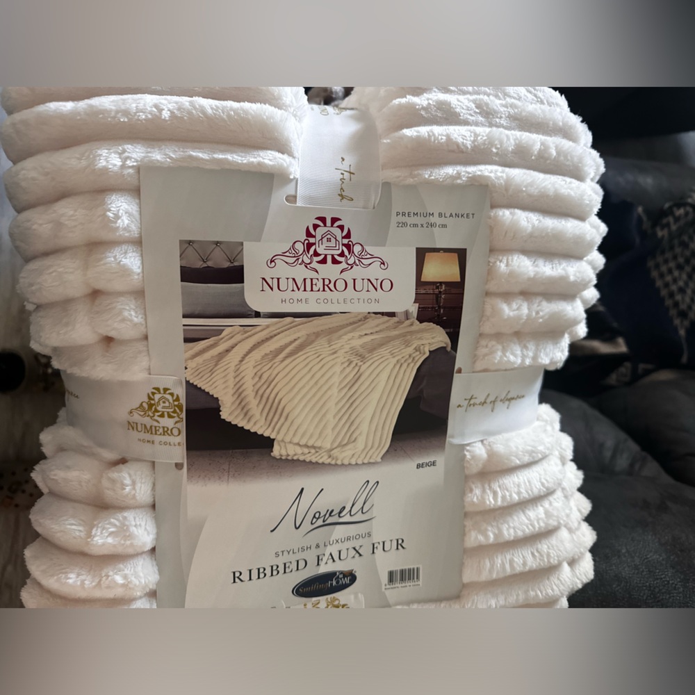 Ribbed faux fur blankets